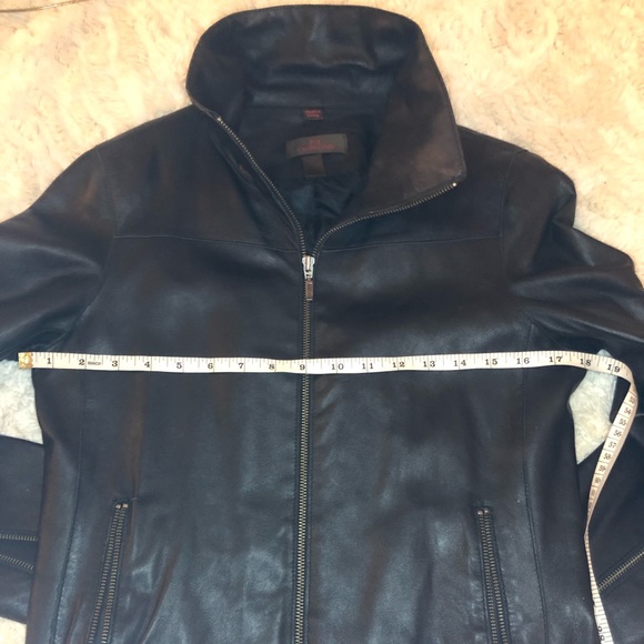 Fitted black leather jacket - Picture 5 of 5